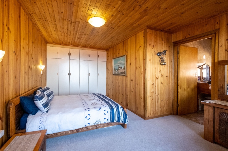 To Let 4 Bedroom Property for Rent in Herolds Bay Western Cape